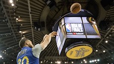 Stephen Curry z Golden State na tréninku před finále NBA
