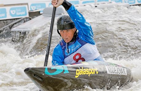 Kateina Kudjová na trati bhem mistrovství Evropy ve vodním slalomu.