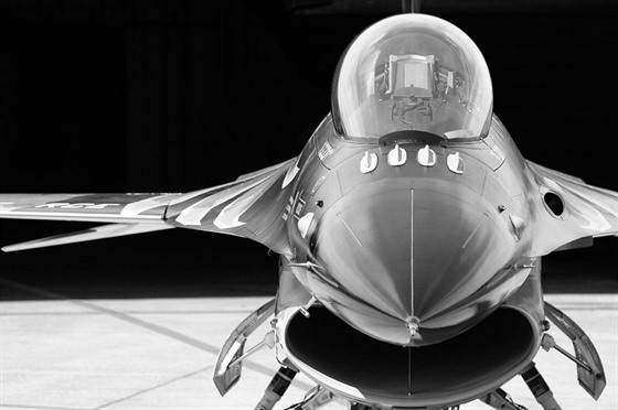 Dark Falcon belgického F-16 Demo Team
