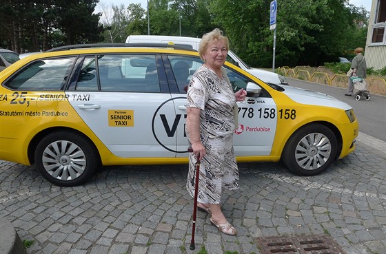 Pardubická penzistka Milada Pavlíková bude Senior taxi využívat k cestám za...