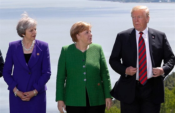 Donald Trump, Angela Merkelová a Theresa Mayová na summitu G7 (8. června 2018).