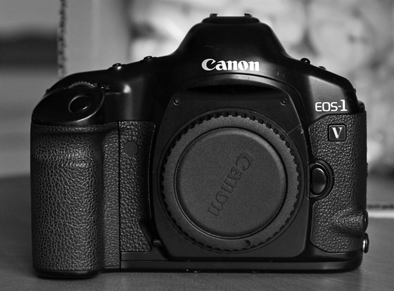 Poslední kinofilmová zrcadlovka společnosti Canon nese označení EOS-1V.