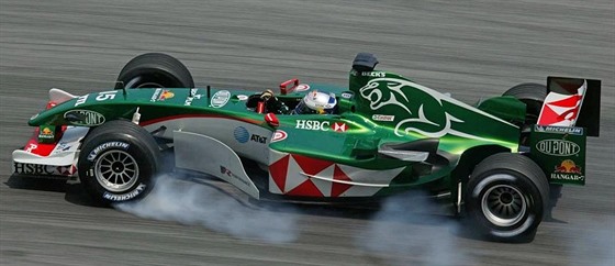 Jaguar R5 závodil ve formuli 1, ve tvrtek si ho mou prohlédnout fanouci...