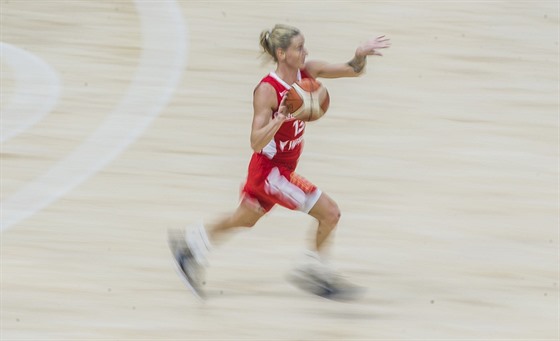 eská basketbalistka Kateina Bartoová bhem zápasu s Chorvatskem.