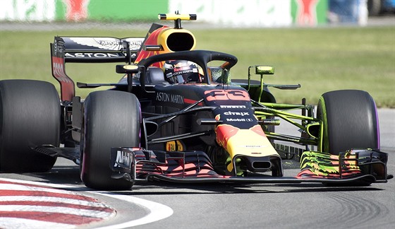 Nizozemský pilot Max Verstappen ve voze stáje Red Bull při tréninku v Montrealu