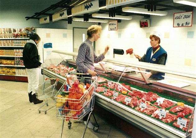 První zahraniční supermarket u nás - Mana - byl otevřen v červnu 1991 v Jihlavě.