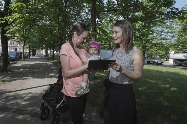 Hana Borova (vpravo) je iniciátorkou petice proti kácení strom pi...