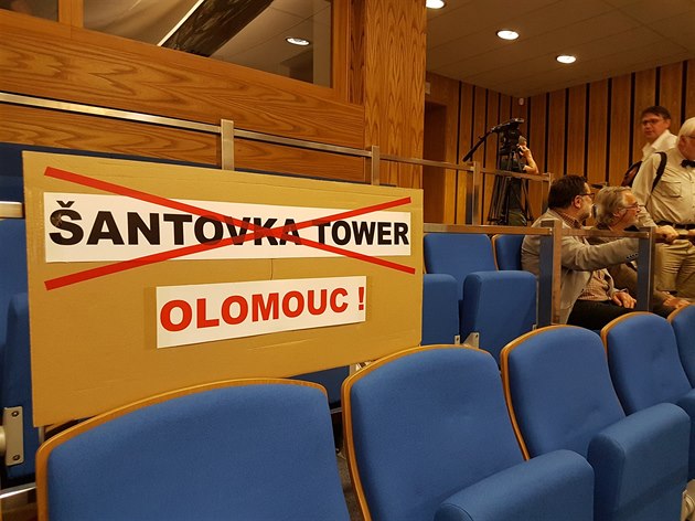 Hlasování o tom, zda územní plán Olomouce definitivn znemoní postavení váku...