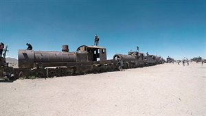 Kam v Bolívii? Na hbitov vlak a solnou pou