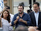 Matteo Salvini hovoí ke svým píznivcm na trhu v Pise (30. kvtna 2018).