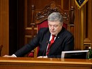 Ukrajinský prezident Petro Porošenko na jednání parlamentu o zřízení...