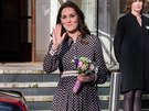 O rok pozdji se vévodkyn Kate na veejnosti objevila v dalím modelu od své...