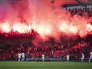 Fanouci nezklamali. Pyrotechnika na zápase nechybla. Rosický se rozlouil ve...