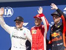 Nmecký jezdec formule Sebastian Vettel (uprosted) ovládl kvalifikaci Velké...