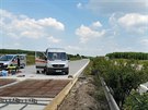 Stavbai opravují vyboulený úsek D5 na Plzesku