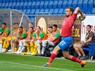 eský fotbalista Filip Novák pi autovém vhazování bhem zápasu proti Austrálii.