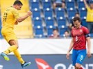 Australský fotbalista Andrew Nabbout slaví gól ped zklamaným Vladimírem...