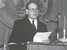 Antonín Zápotocký pi projevu na konferenci v praské Lucern, duben 1954 (z...