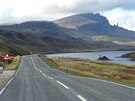 Isle of Skye, Skotsko: optickou ikonou ostrova je bazaltový monolit Old Man of...
