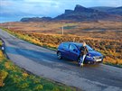 Isle of Skye, oblast Stuffin: naveer se ostrov oblékne do nádherné modi,...