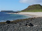 Isle of Skye, Skotsko: na blostné plái Coral Beach na východ ostrova nám jen...