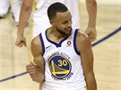 Stephen Curry z Golden State oslavuje trefu proti Clevelandu.