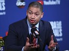 Tyronn Lue, trenér Clevelandu, hovoí o prvním finálovém zápase NBA.