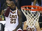 LeBron James z Clevelandu vydýchává poráku ve druhém finále NBA.