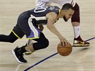 Stephen Curry z Golden State se ítí ke koi Clevelandu ve druhém finále NBA.