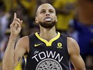 Stephen Curry z Golden State se raduje bhem druhého finále NBA.