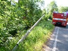 Traktor urazil sloupy telefonního vedení v Jívce na Trutnovsku.