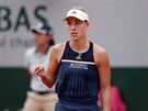 Nmecká tenistka Angelique Kerberová se raduje z úspné výmny ve tvrtfinále...