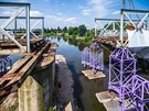Firma rozebírá Most plukovníka rámka ve Svinarech v Hradci Králové (8. 6....