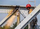 Firma rozebírá most Plukovníka rámka ve Svinarech v Hradci Králové (8. 6....