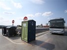 Mobiln toaleta pro idie MHD na autobusovm ndra na brnnsk Zvonace.