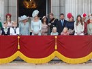 lenové královské rodiny na balkonu Buckinghamského paláce na oslavách...
