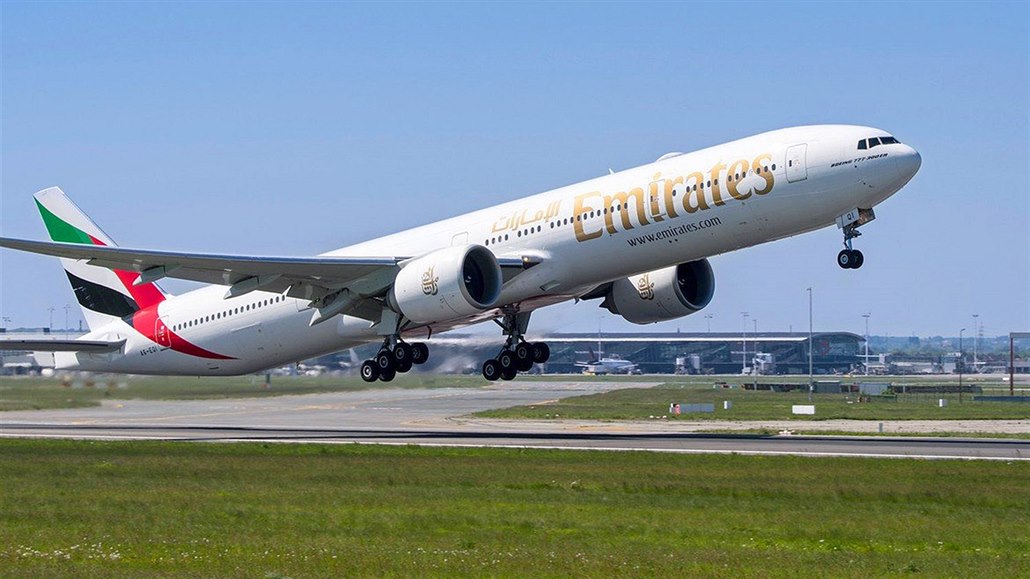 Krupobití nad Milánem zdemolovalo obří boeing, musel nouzově přistát
