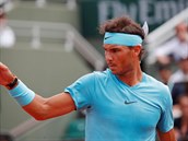 Rafael Nadal ze Španělska slaví získaný bod ve čtvrtfinále Roland Garros.