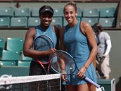 Americké tenistky Madison Keysová (vpravo) a Sloane Stephensová před semifinále...