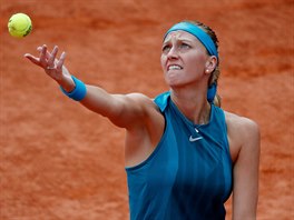 Tenistka Petra Kvitov podv na pask antuce ve tetm kole Roland Garros.