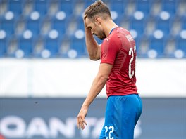 Fotbalista Filip Novk po utkn s Austrli, v nm reprezentace utrpla...