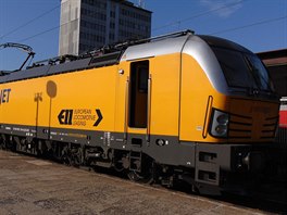 Lokomotiva Siemens Vectron spolenosti Regiojet v ele vlaku RJ 1012 ek v...