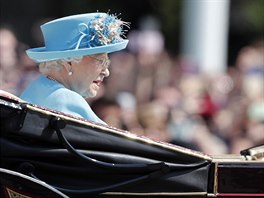 Britská královna Alžběta II. na oslavách svých narozenin Trooping the Colour...
