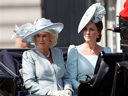 Vévodkyn z Cornwallu Camilla a vévodkyn z Cambridge Kate na oslavách Trooping...