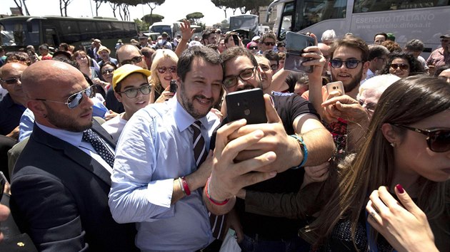 Matteo Salvini mezi svmi pznivci v m (2. ervna 2018)