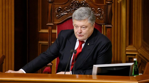 Ukrajinský prezident Petro Porošenko na jednání parlamentu o zřízení speciálního protikorupčního soudu (7. června 2018)
