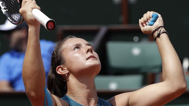 Darja Kasatkinov se raduje z ivotnho postupu do tvrtfinle Roland Garros.