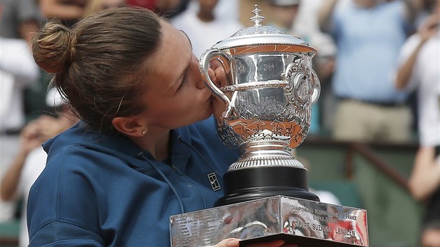 Simona Halepov dv pusu pohru pro vtzku Roland Garros.