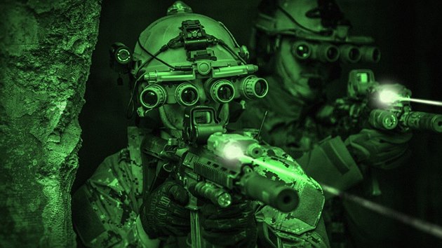 Brýle pro noční vidění GPNVG (Ground Panoramic Night Vision Goggle) od firmy L3 Communications jsou za cenu 38 tisíc dolarů pro většinu uživatelů nedostupné. Brýle GPNVG používají například vybrané jednotky americké Navy SEAL.