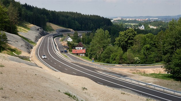 Nov silnice mezi Libercem a Jabloncem se vozidlm otevela 1. ervna.